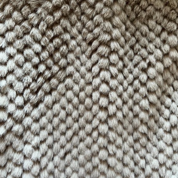 Heartloom Magda Faux Fur Jacket (NWT) - Picture 13 of 16